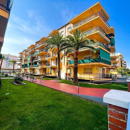 Palm Beach By Unik Tarragona לה פינדה מראה חיצוני תמונה